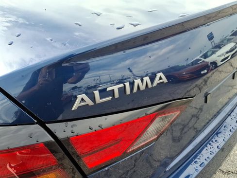 Used 2024 Nissan Altima 2.5 SR FWD image 10