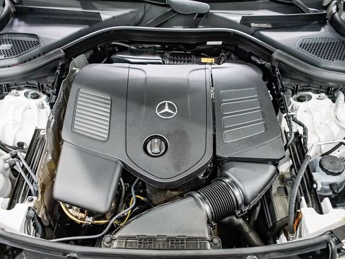 Used 2025 Mercedes-Benz GLC 300 image 27