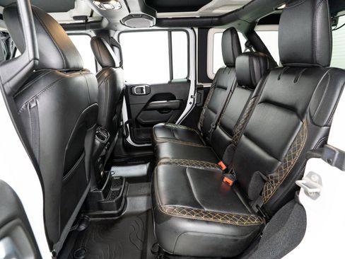 Used 2020 Jeep Wrangler Unlimited Sahara AWD/4WD image 33
