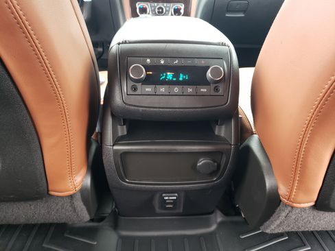 Used 2016 Chevrolet Traverse LT image 35