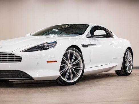 Used 2012 Aston Martin Virage Coupe image 17