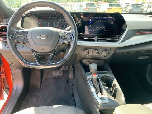 Certified 2024 Chevrolet Trax RS w/ Sunroof Package FWD image 19