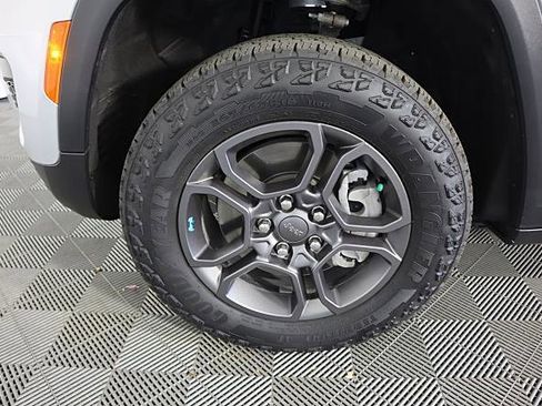 Used 2024 Jeep Grand Cherokee Trailhawk w/ Luxury Tech Group III image 18
