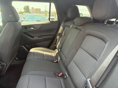 Used 2025 Chevrolet Equinox LT w/ Safety and Technology Package AWD/4WD image 16
