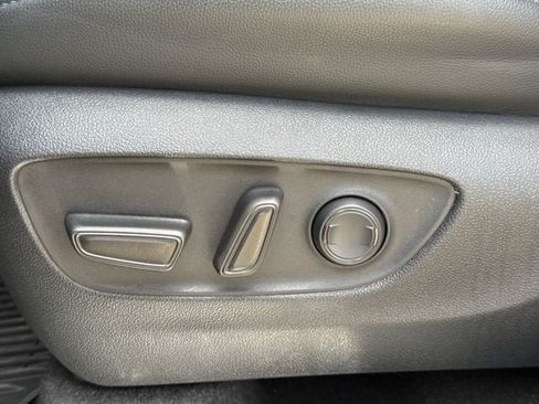 Used 2024 Toyota Highlander XSE FWD image 31