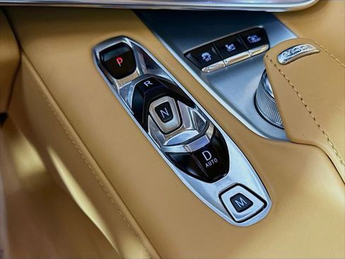 Used 2021 Chevrolet Corvette Stingray Premium Conv w/ Z51 Performance Package RWD image 17