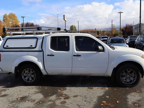 Used 2020 Nissan Frontier SV image 9