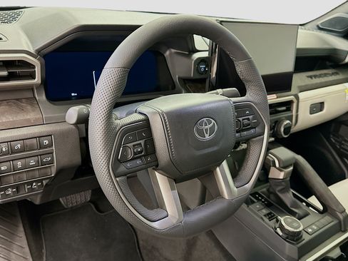 Used 2025 Toyota Tacoma Limited AWD/4WD image 18