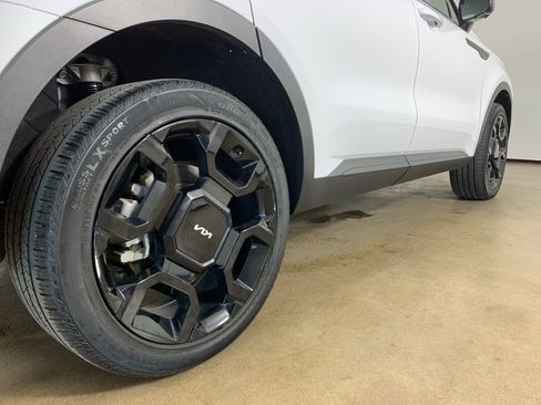Used 2024 Kia Sorento SX AWD/4WD image 9