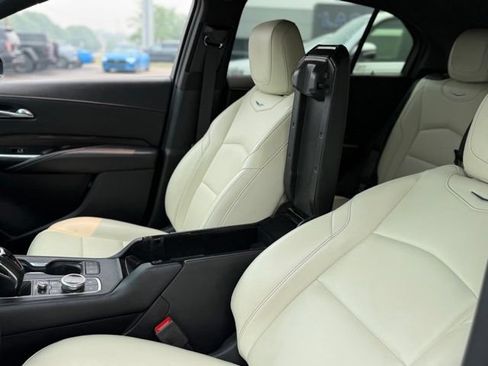 Used 2019 Cadillac XT4 Sport w/ Cold Weather Package AWD/4WD image 27