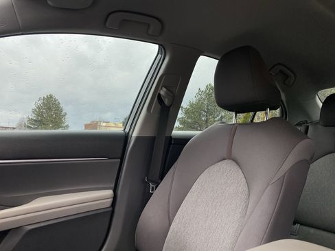 Used 2019 Toyota Camry LE image 20