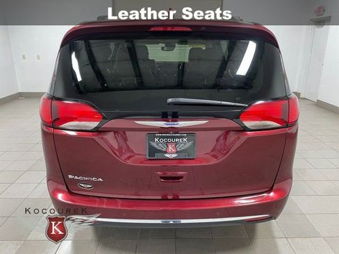 Used 2018 Chrysler Pacifica Touring-L Plus w/ Advanced Safetytec Group FWD image 5