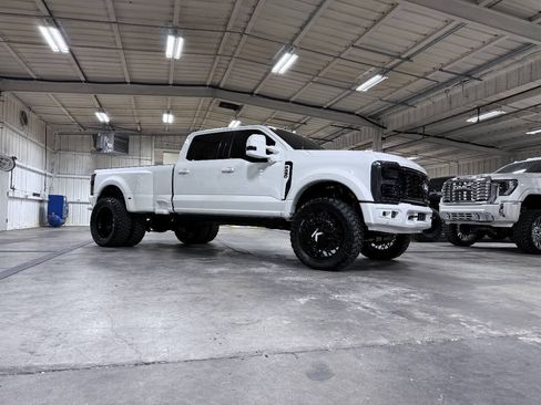 Used 2024 Ford F450 Limited w/ FX4 Off-Road Package AWD/4WD image 2