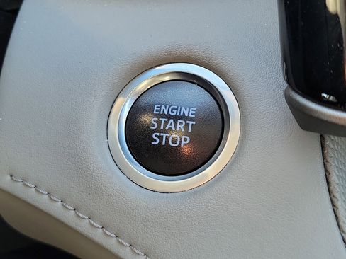 Used 2021 Toyota Highlander Limited image 32