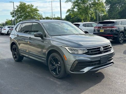 Used 2023 Volkswagen Tiguan SE R-Line AWD/4WD image 2
