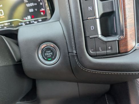 Certified 2024 GMC Yukon Denali Ultimate AWD/4WD image 32