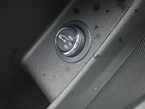 Used 2023 Chevrolet Traverse LT image 7