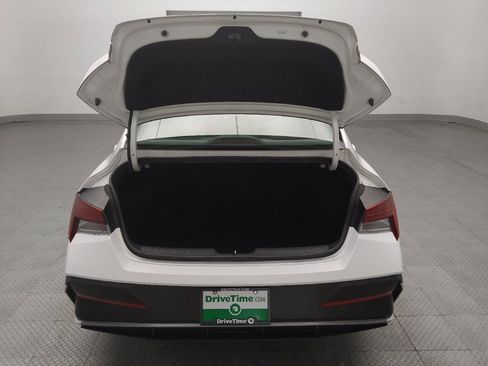 Used 2025 Hyundai Elantra SEL FWD image 29