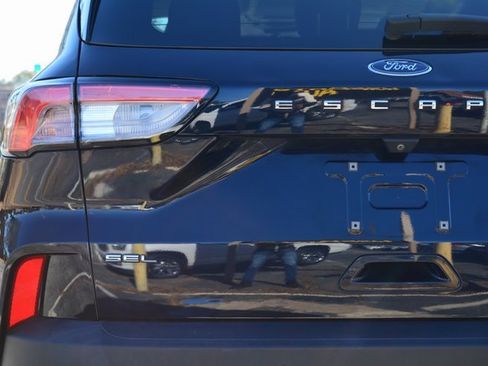 Used 2021 Ford Escape SEL image 6