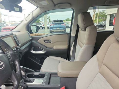 Used 2022 Nissan Frontier SV image 17