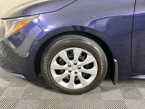 Used 2025 Toyota Corolla LE FWD image 11