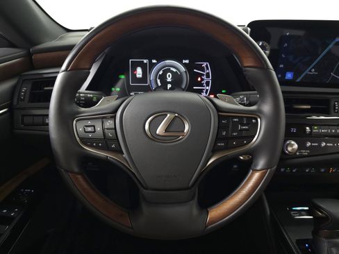 Certified 2025 Lexus ES 300h w/ Luxury Package image 18