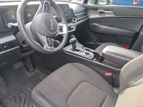 Used 2023 Kia Sportage LX AWD/4WD image 4