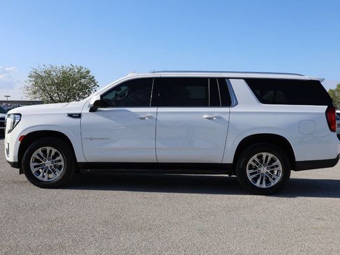 Used 2022 GMC Yukon XL SLE w/ Gmc Pro Safety Plus Package AWD/4WD image 8