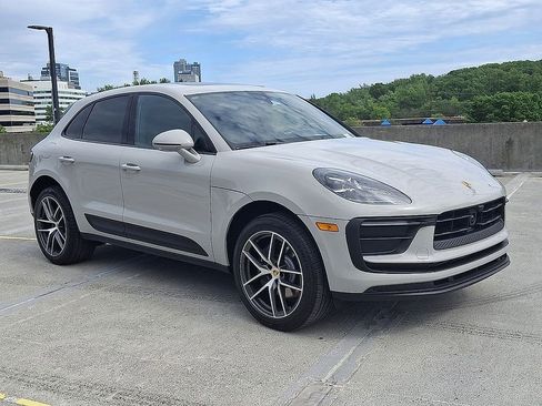 Used 2025 Porsche Macan image 7
