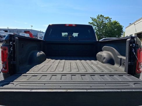 Used 2025 RAM 2500 Big Horn AWD/4WD image 32