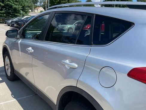 Used 2013 Toyota RAV4 XLE AWD/4WD image 4