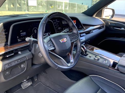 Certified 2024 Cadillac Escalade Premium Luxury image 17