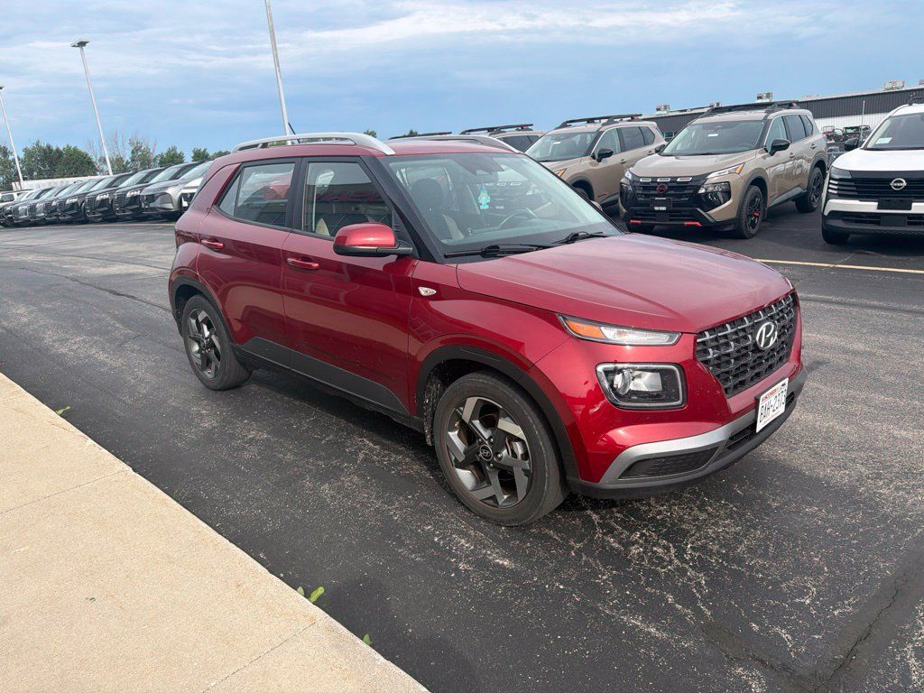 Used 2024 Hyundai Venue SEL FWD image 4