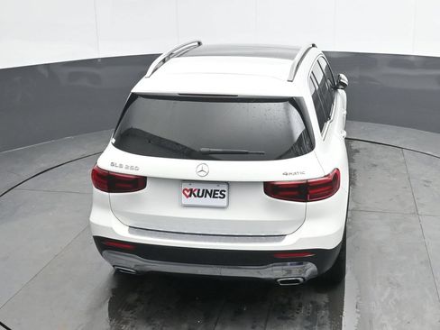 Used 2025 Mercedes-Benz GLB 250 4MATIC image 31
