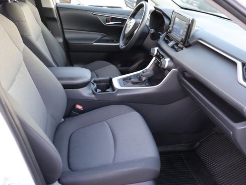 Used 2019 Toyota RAV4 XLE w/ Carpet Mat Package image 11