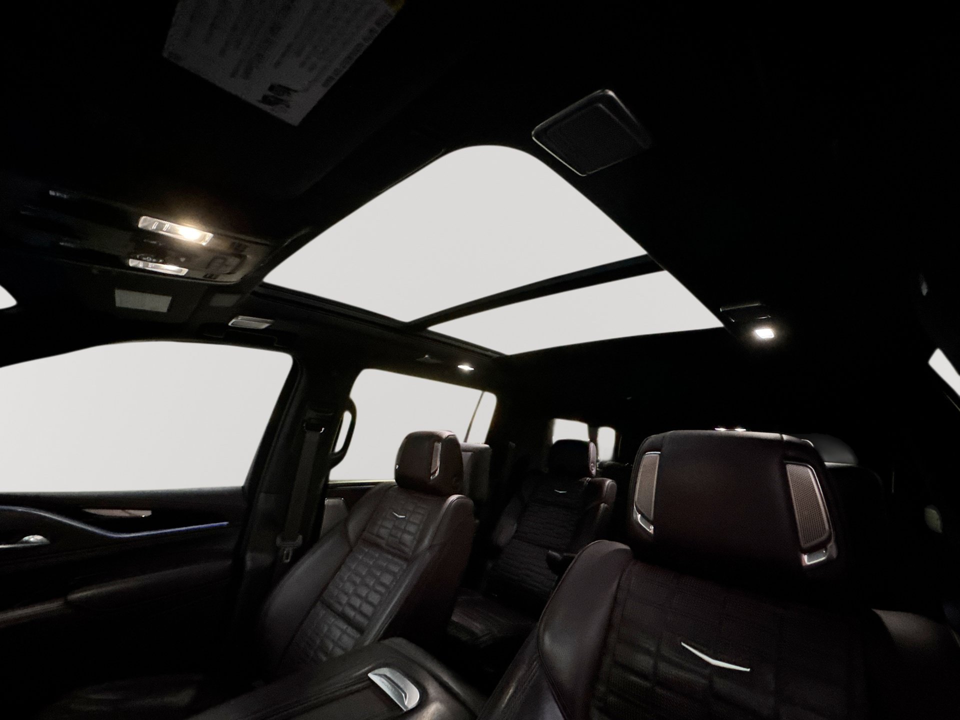 Used 2022 Cadillac Escalade ESV Premium Luxury Platinum AWD/4WD image 16