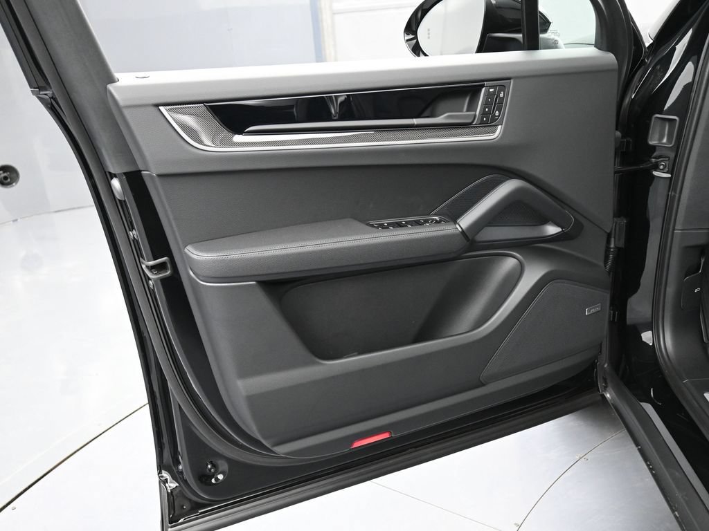 Certified 2026 Porsche Cayenne AWD/4WD image 15