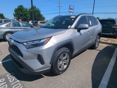 Used 2022 Toyota RAV4 XLE w/ Convenience Package FWD image 7
