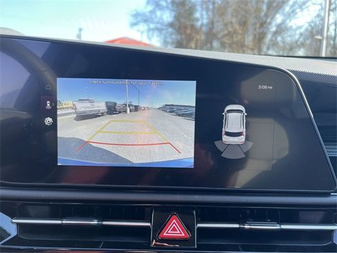 Certified 2025 Kia Niro EX image 17