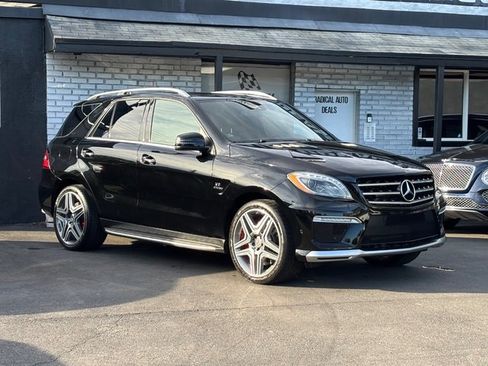 Used 2012 Mercedes-Benz ML 63 AMG 4MATIC w/ AMG Performance Pkg image 10