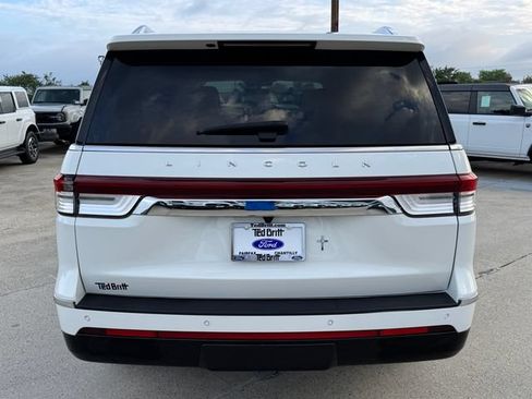 Used 2023 Lincoln Navigator L Reserve AWD/4WD image 9