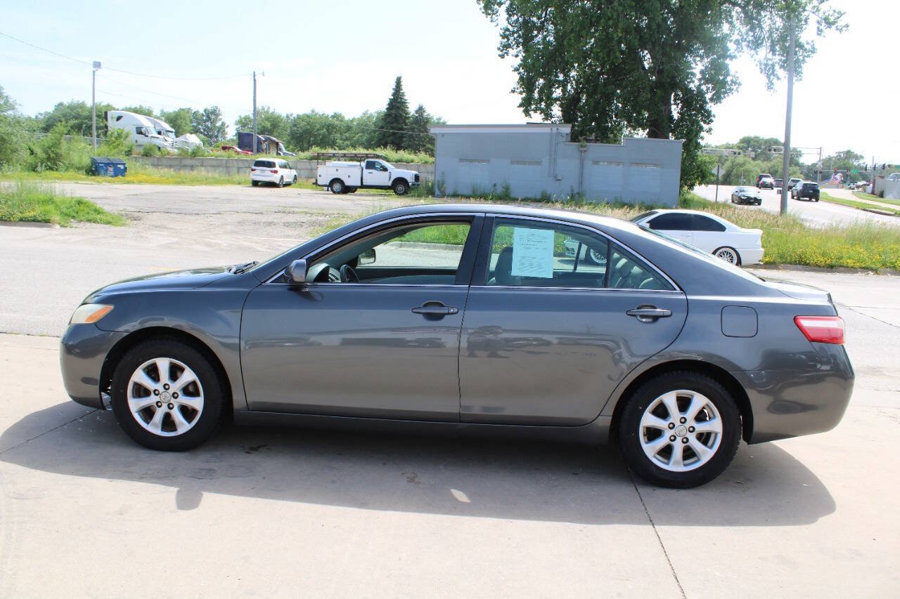 Used 2009 Toyota Camry LE FWD image 5