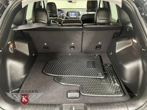 Used 2022 Jeep Cherokee Trailhawk image 24