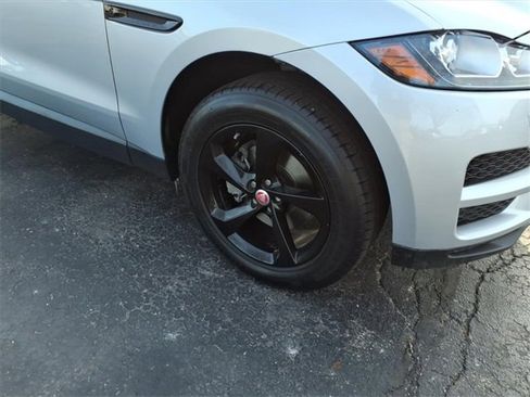 Used 2020 Jaguar F-PACE Premium image 4