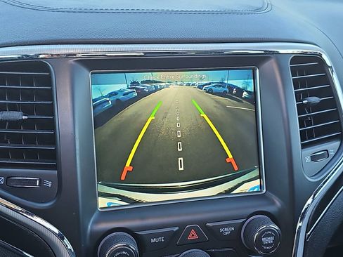 Used 2018 Jeep Grand Cherokee Limited image 28