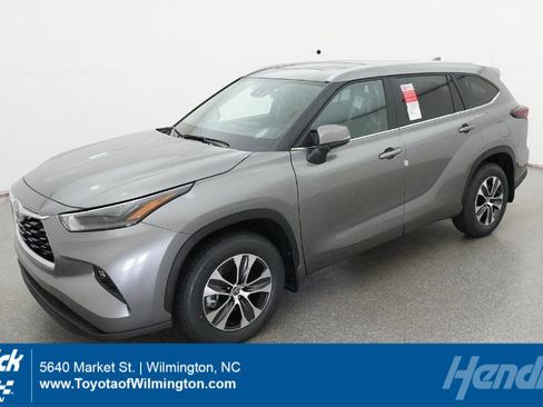 New 2026 Toyota Highlander XLE image 1