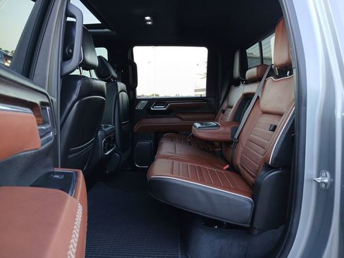 Used 2024 GMC Sierra 3500 Denali Ultimate AWD/4WD image 26