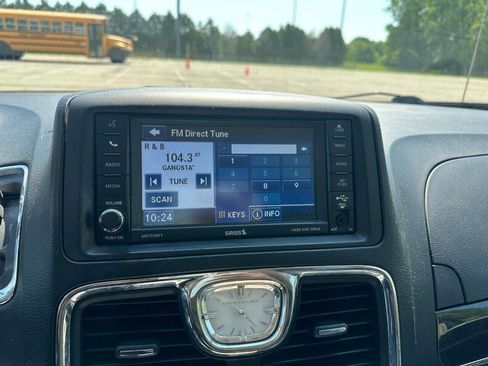 Used 2012 Chrysler Town & Country Touring w/ Entertainment Group #1 image 27