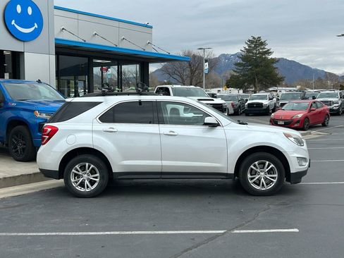 Used 2017 Chevrolet Equinox LT w/ Convenience Package FWD image 2
