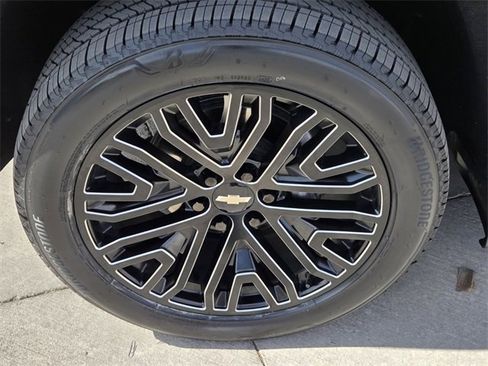 Used 2022 Chevrolet Silverado 1500 High Country w/ LPO, Dark Essentials Package image 9